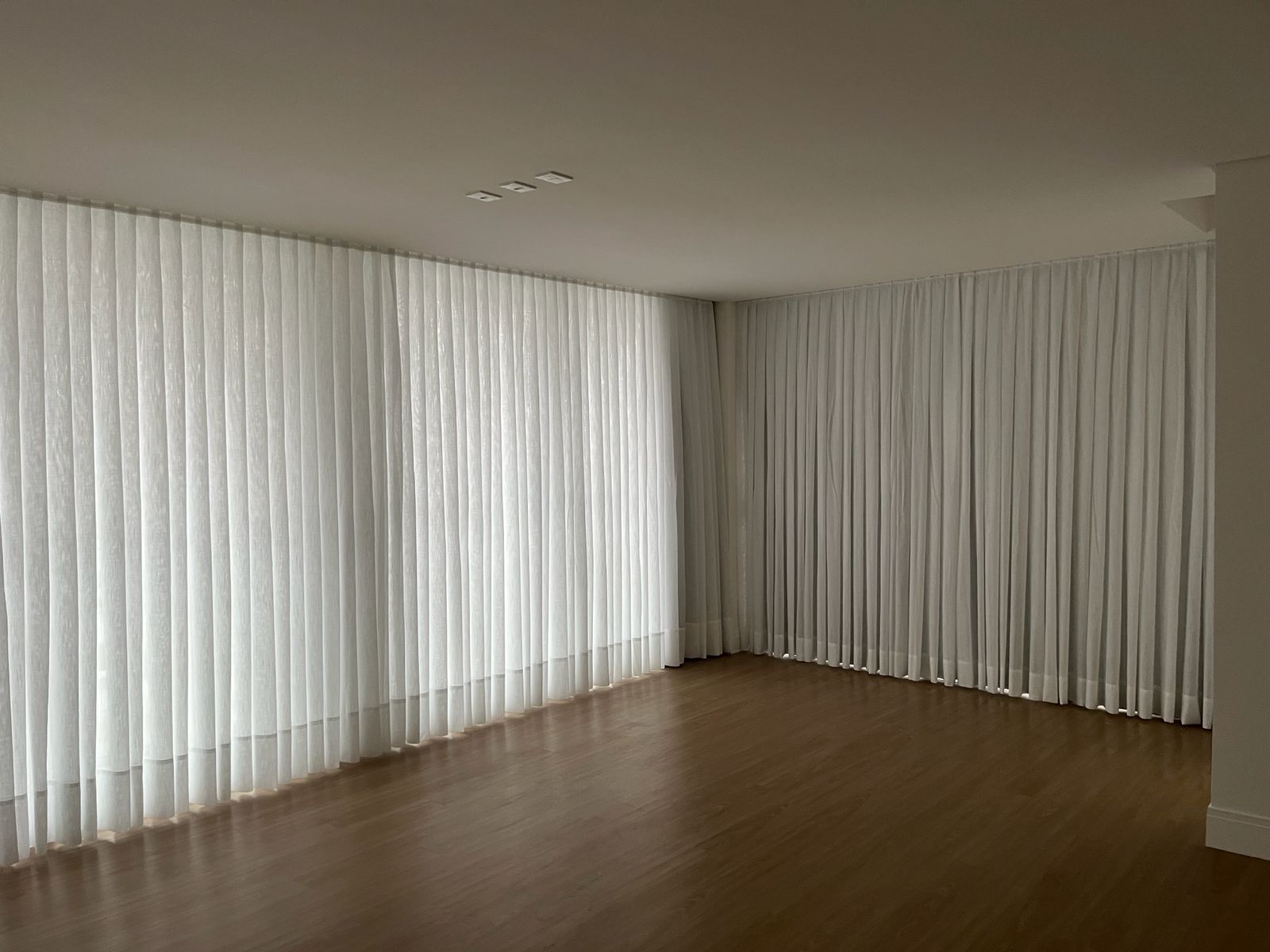 Cortinas piso ao teto